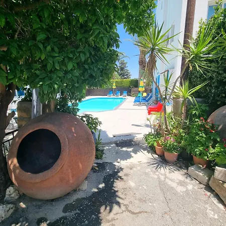 Renos Hotel de apartamente Polis