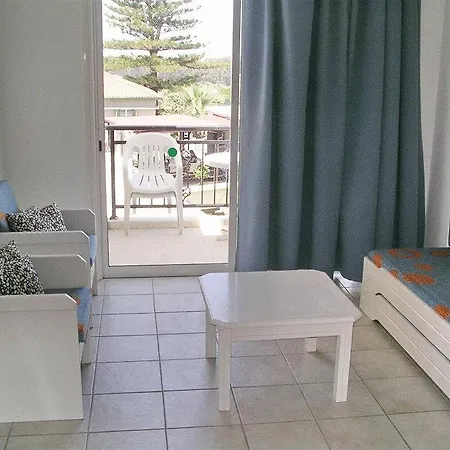 Ξενοδοχείο με διαμερίσματα Renos Πόλη