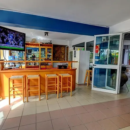 公寓式酒店 瑞纳斯旅游公寓式酒店 Polis