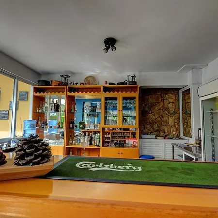 瑞纳斯旅游公寓式酒店