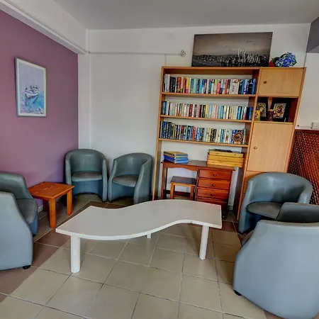 Ξενοδοχείο με διαμερίσματα Renos