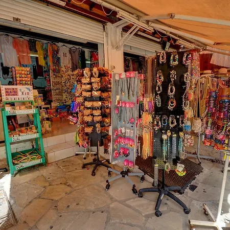 Renos Ξενοδοχείο με διαμερίσματα 4*