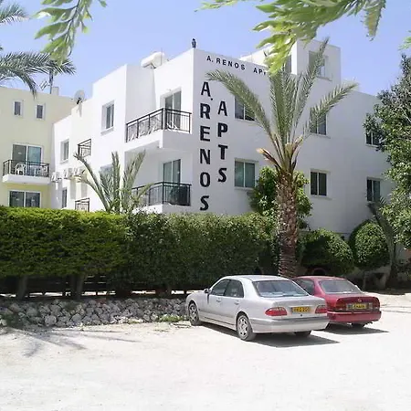 瑞纳斯旅游公寓式酒店 2* Polis