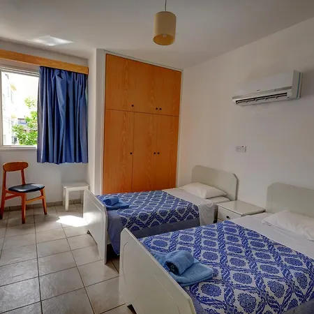 Renos Ξενοδοχείο με διαμερίσματα 4*