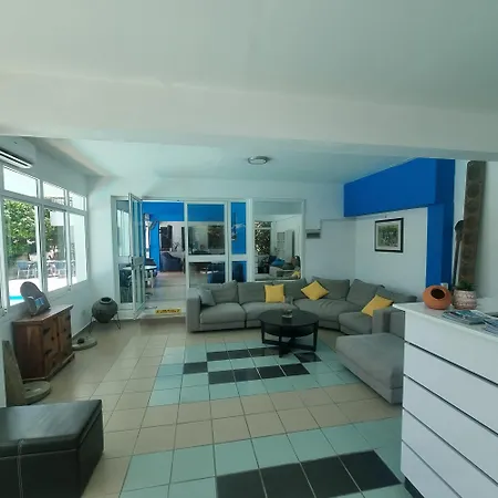 Renos Polis