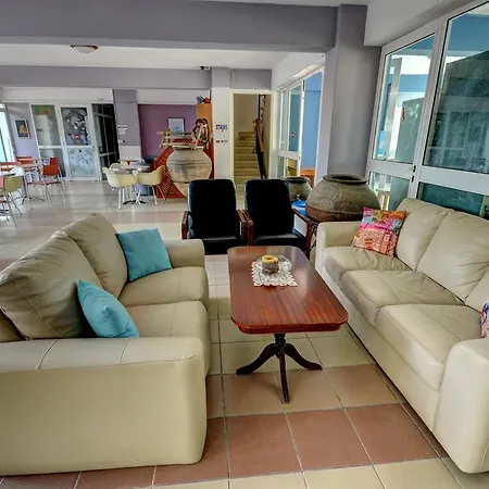 מלון דירות Renos Polis