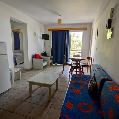 Apart-hotel Renos Polis