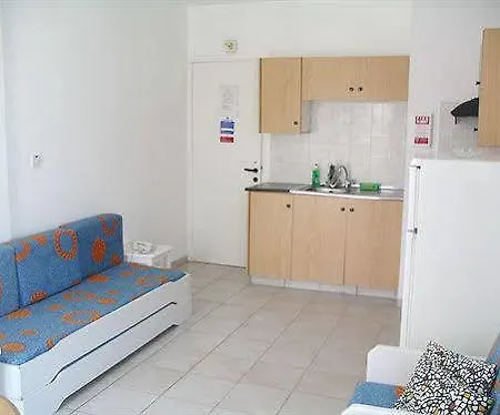 מלון דירות Renos 2*