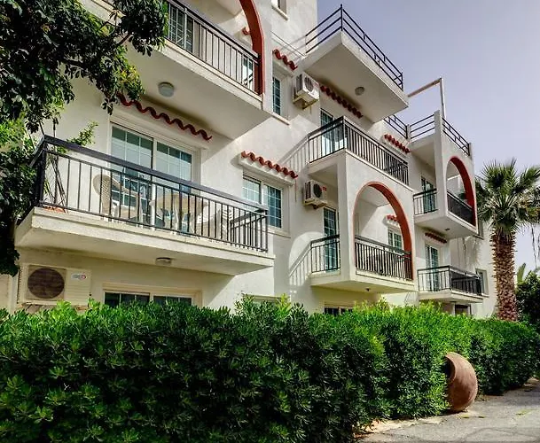 Renos Апарт-отель 4*