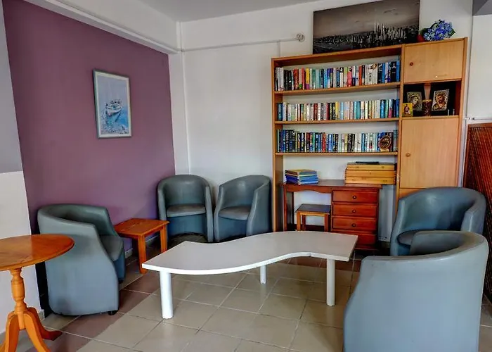 Renos Апарт-отель Полис