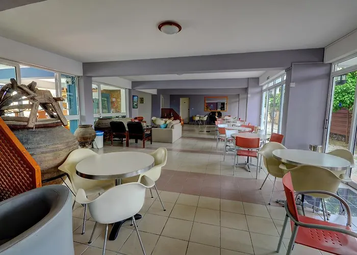 Renos Апарт-отель