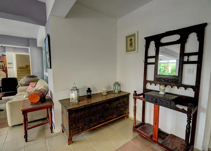 Renos Апарт-отель