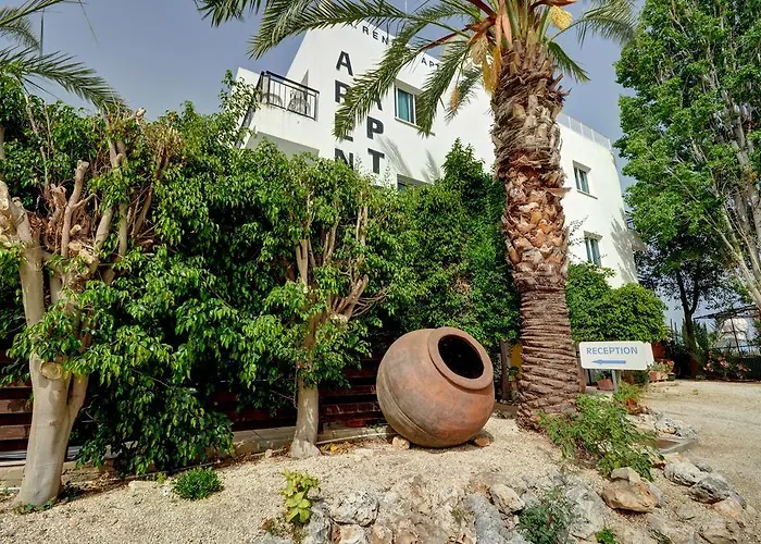 Renos Апарт-отель Полис