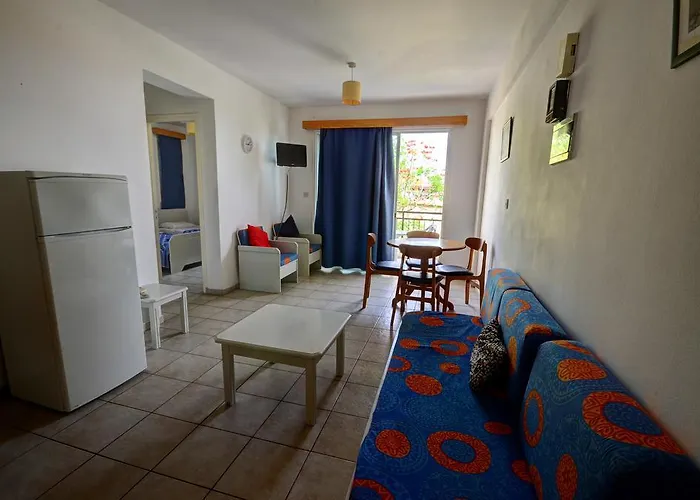 Апарт-отель Renos Полис