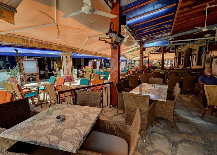 Renos Апарт-отель Полис