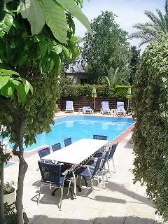 Renos Апарт-отель