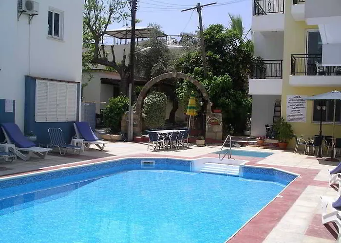 Апарт-отель Renos Полис